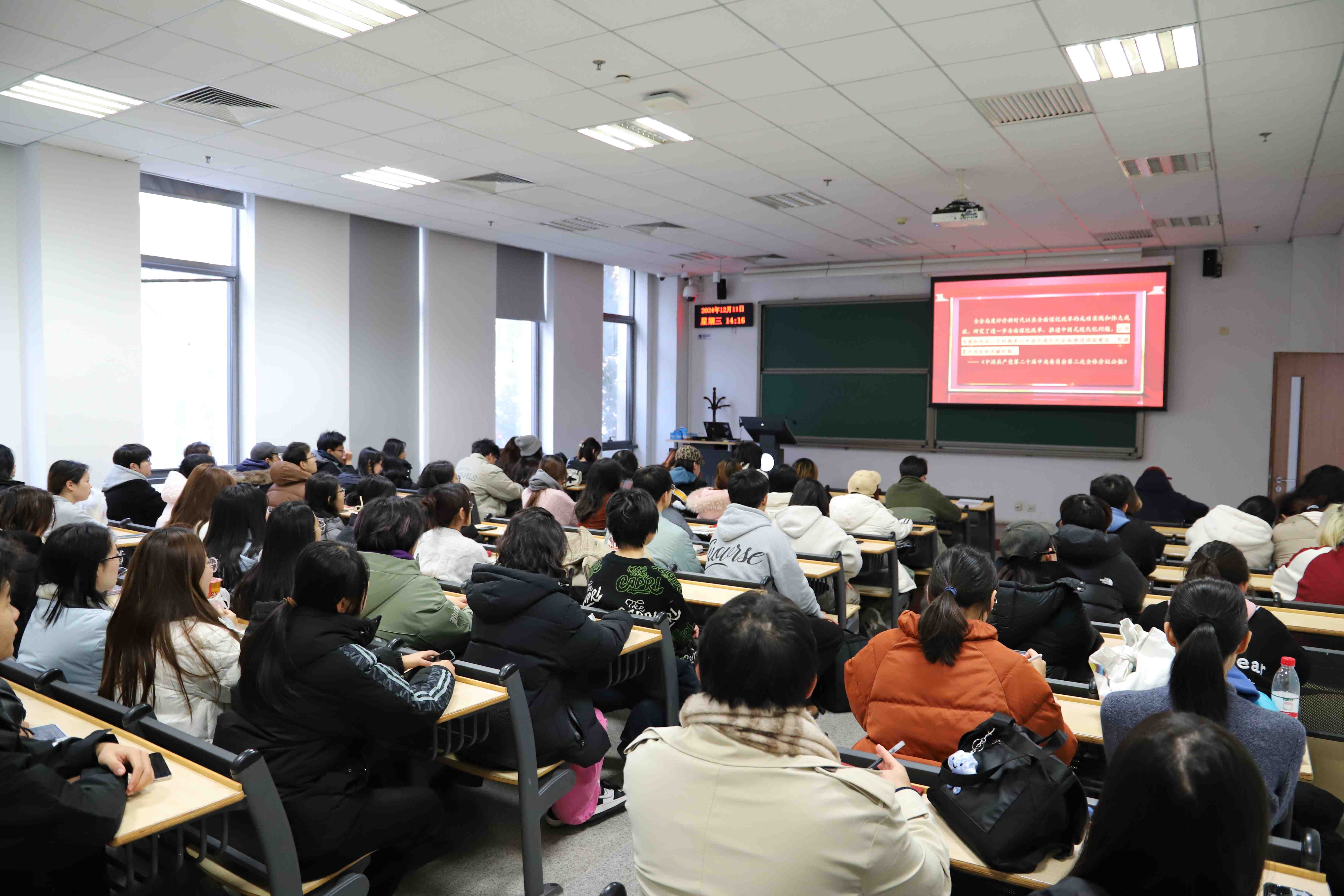 师生党员基本培训照片1.jpg