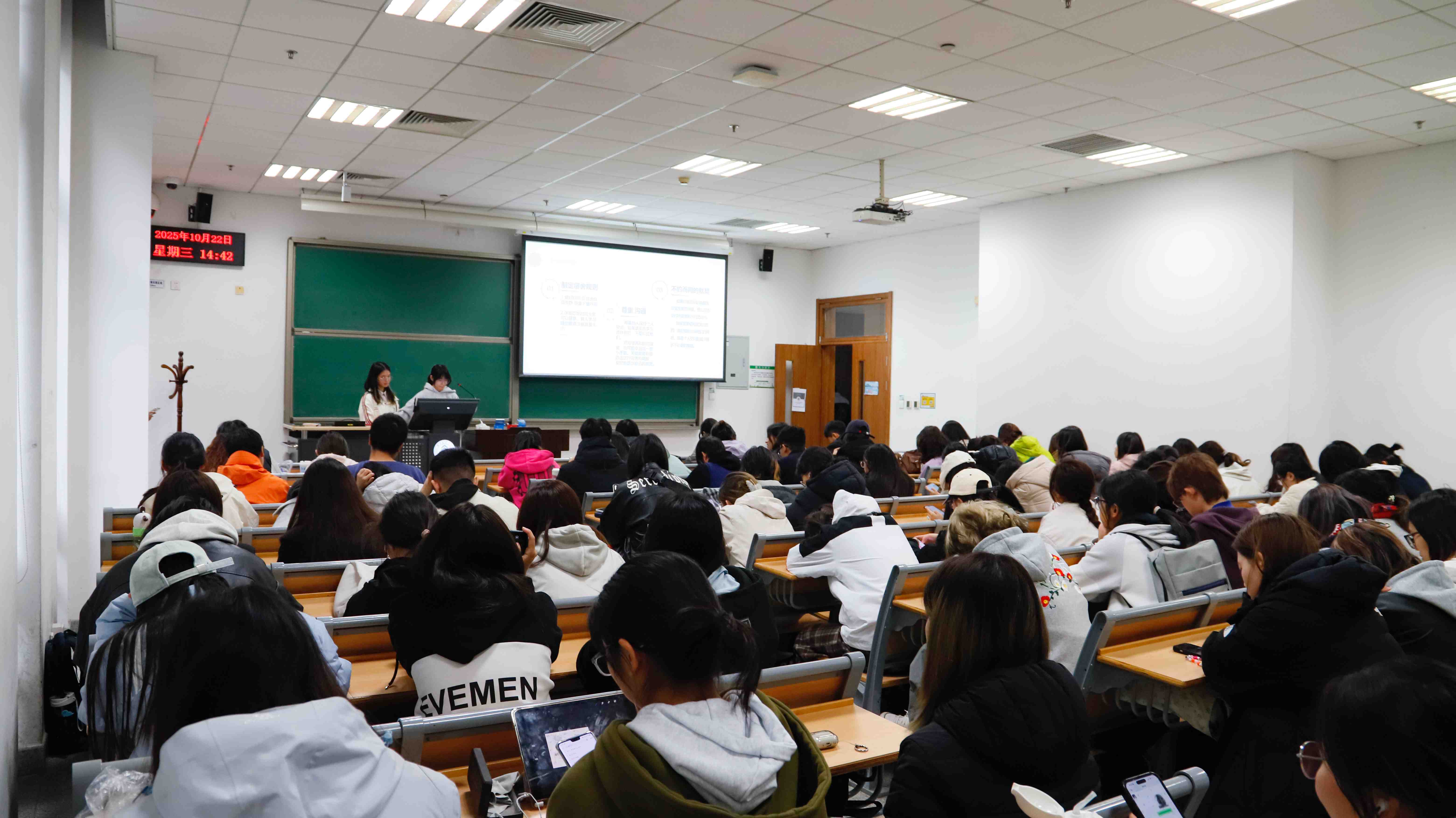 艺术设计学院秋季宿舍长工作会.jpg